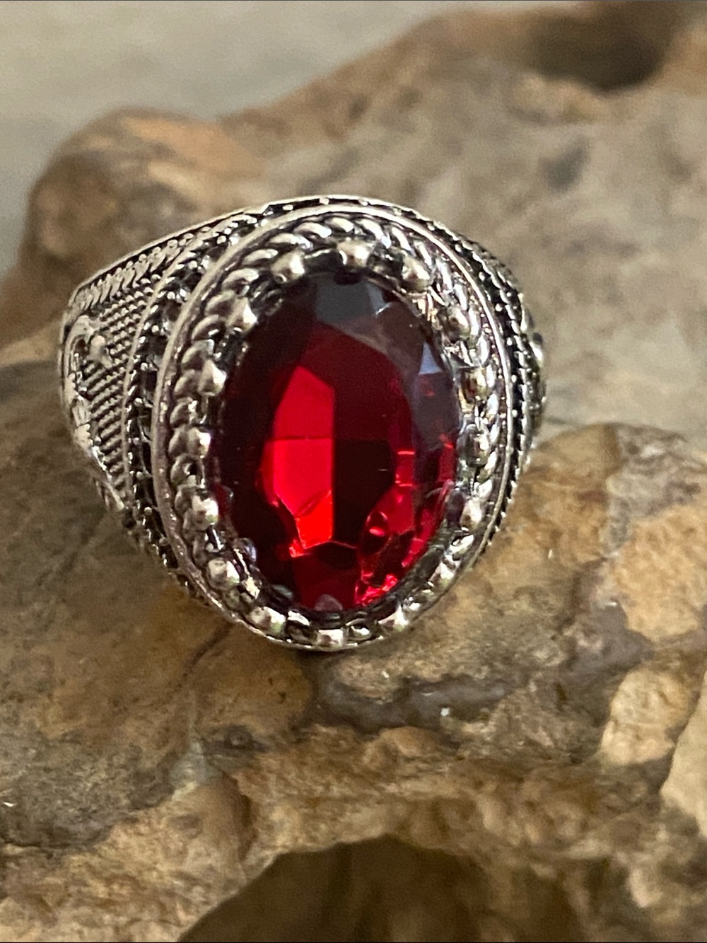 5/$10❤️❤️❤️NEW Silver Tone Zinc Alloy Faceted Red Acrylic Cabochon Ring